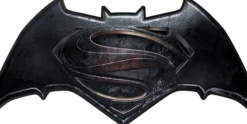 Batman v Superman Kissen in Logo-Form
