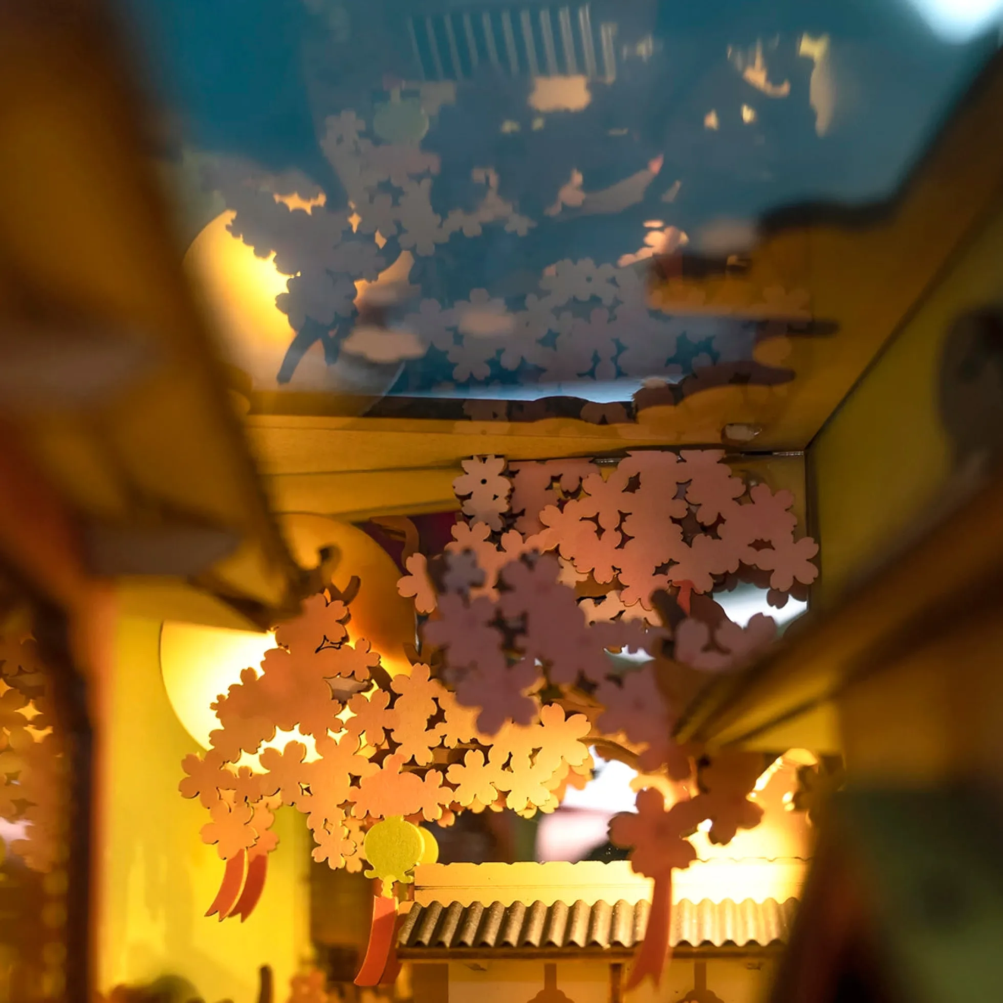 Book Nook Holzbausatz – Kirschblütenfall