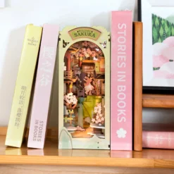 Book Nook Holzbausatz – Kirschblütenfall