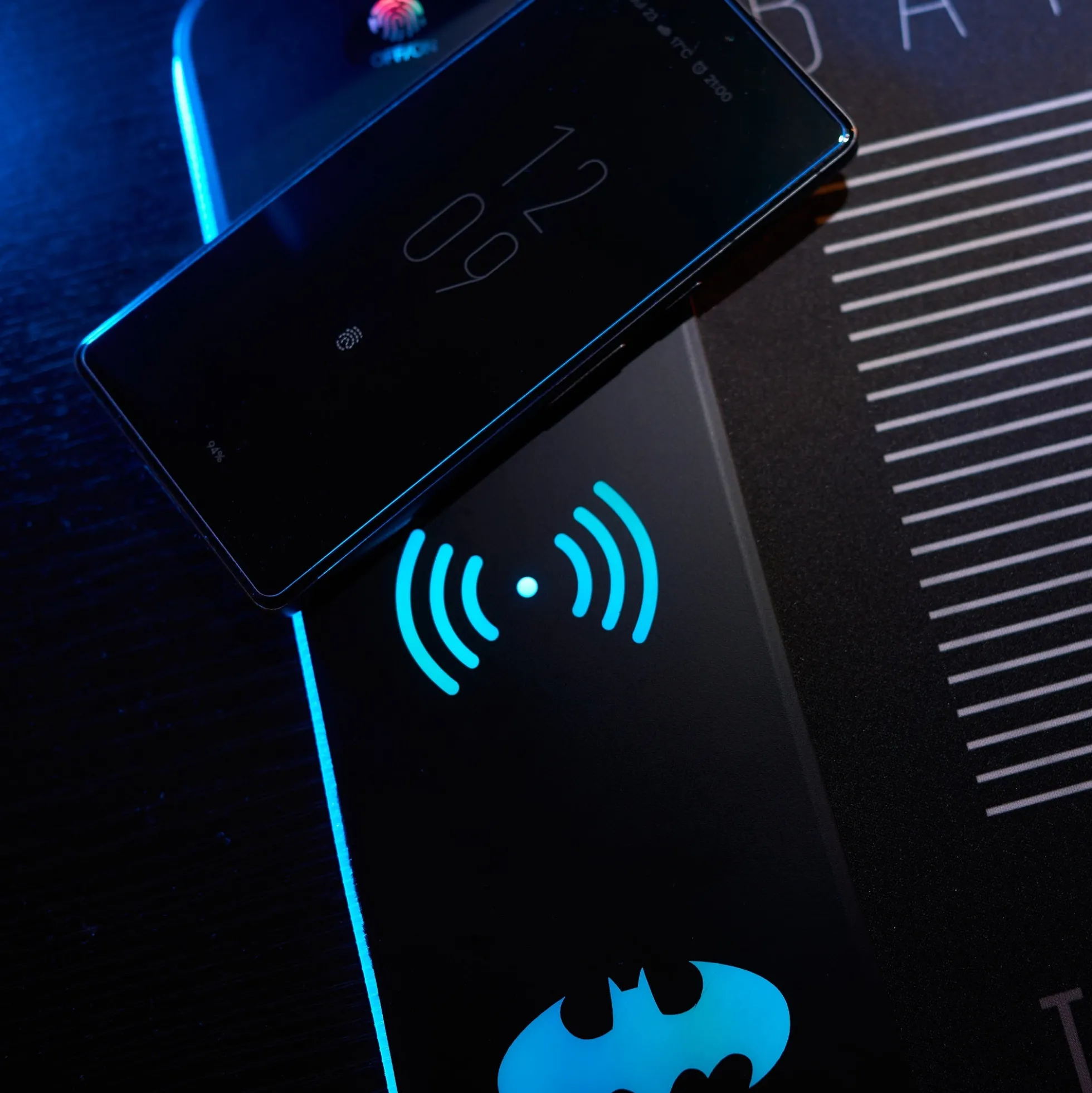 DC Comics Batman XL Gamer-Mauspad mit Kontaktlosem Ladegerät
