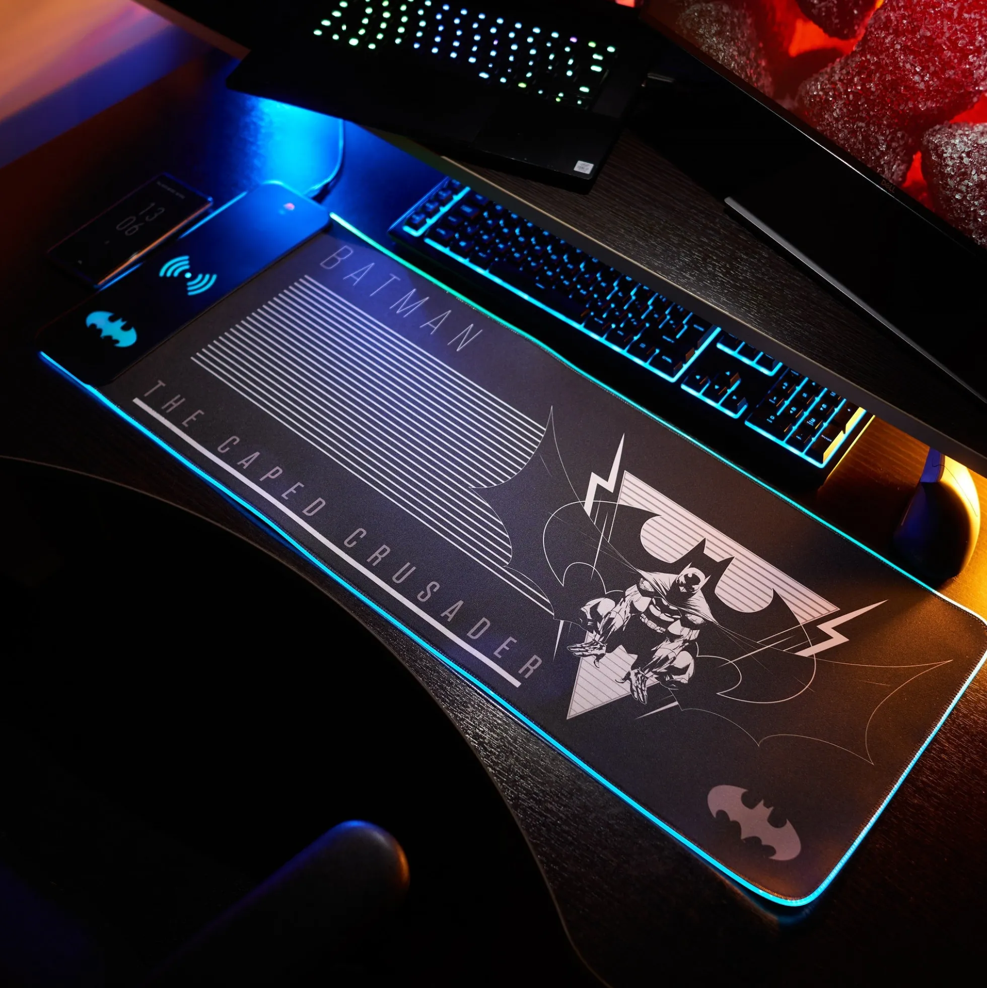 DC Comics Batman XL Gamer-Mauspad mit Kontaktlosem Ladegerät