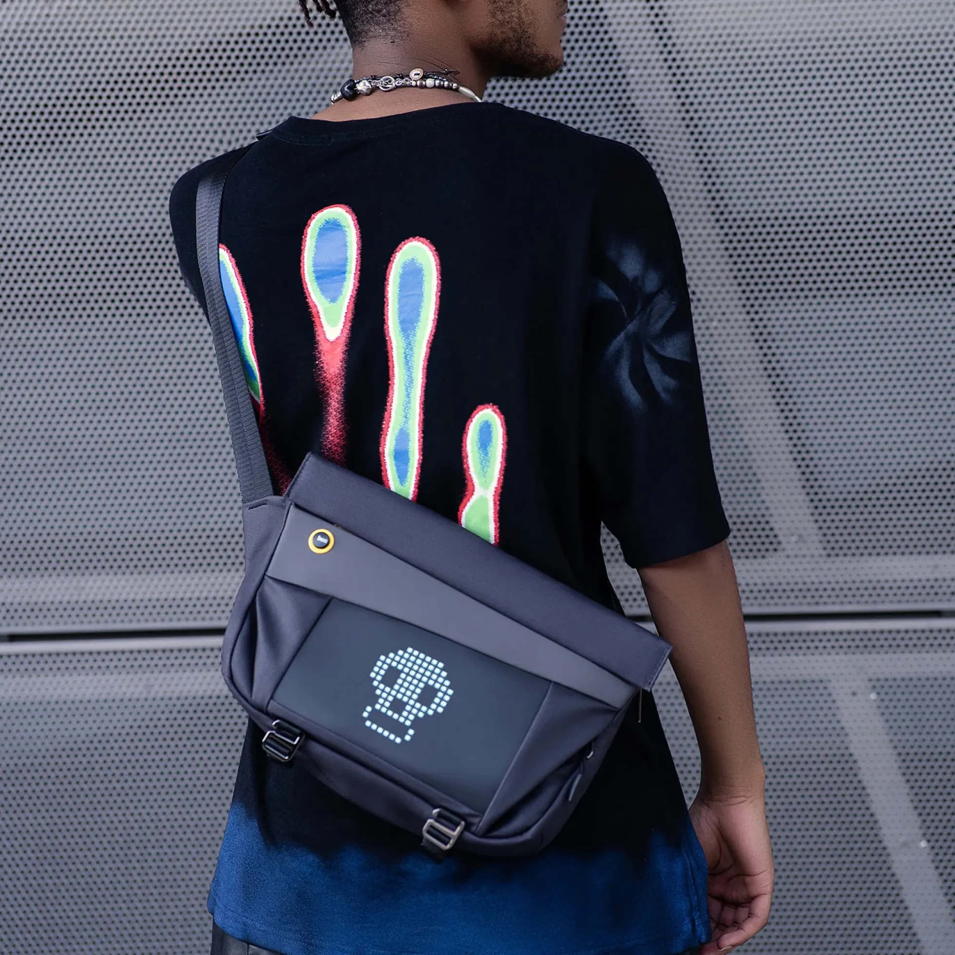 Divoom Pixoo Slingbag V Umhängetasche mit Pixel Display