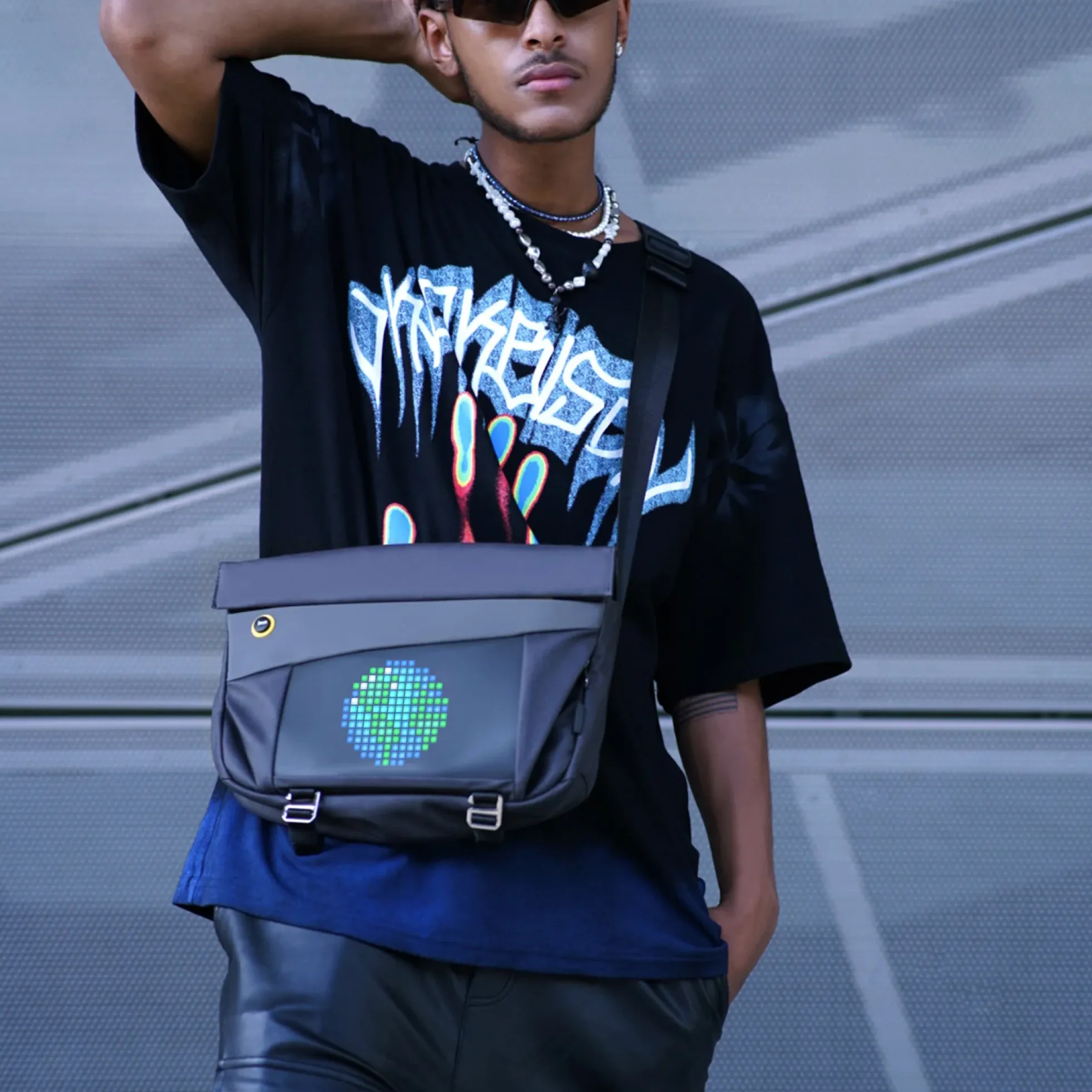 Divoom Pixoo Slingbag V Umhängetasche mit Pixel Display