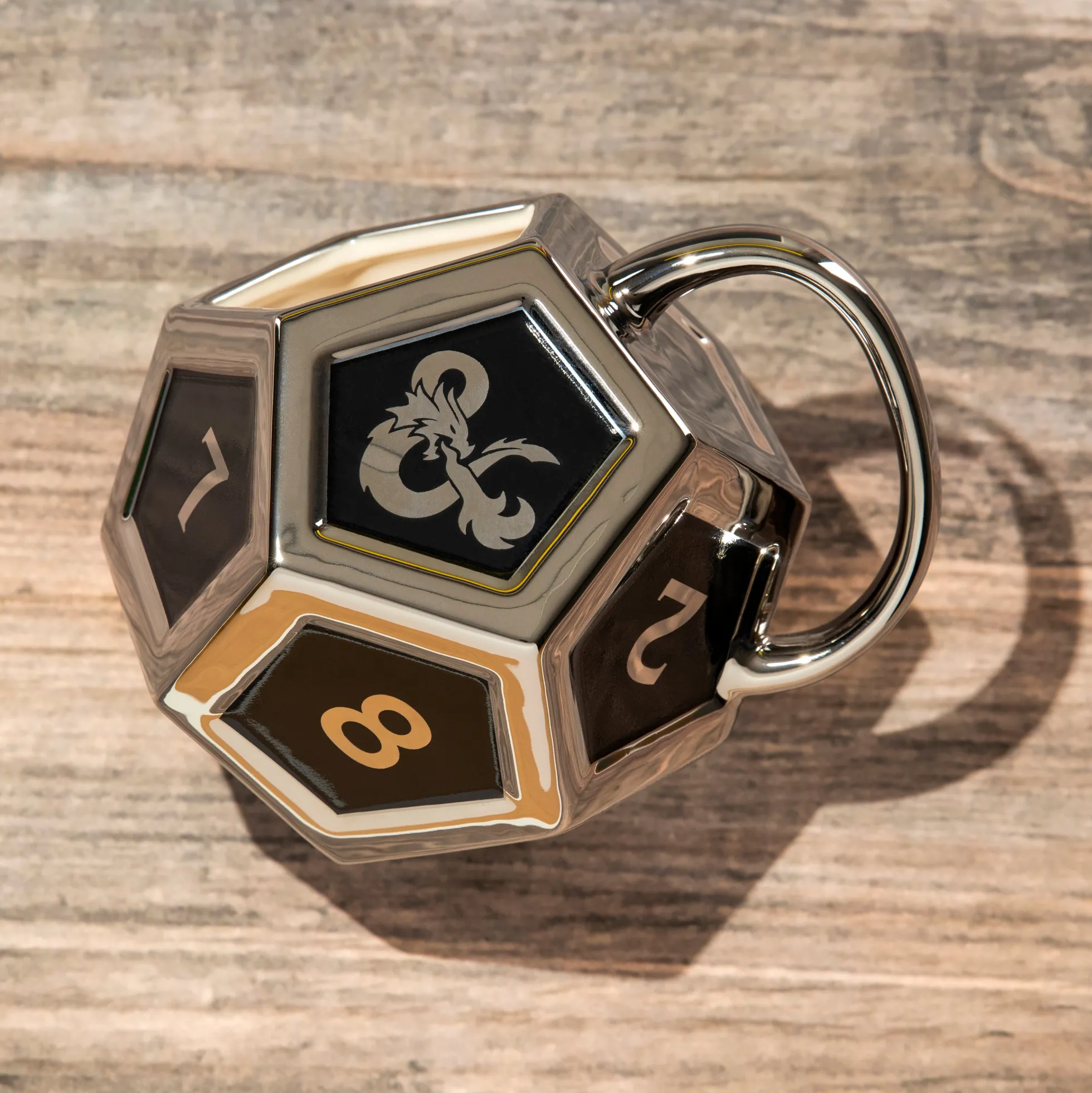 Dungeons & Dragons Becher in W12-Form