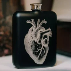 For Medicinal Purposes - Flachmann mit Abbildung eines anatomischen Herzens
