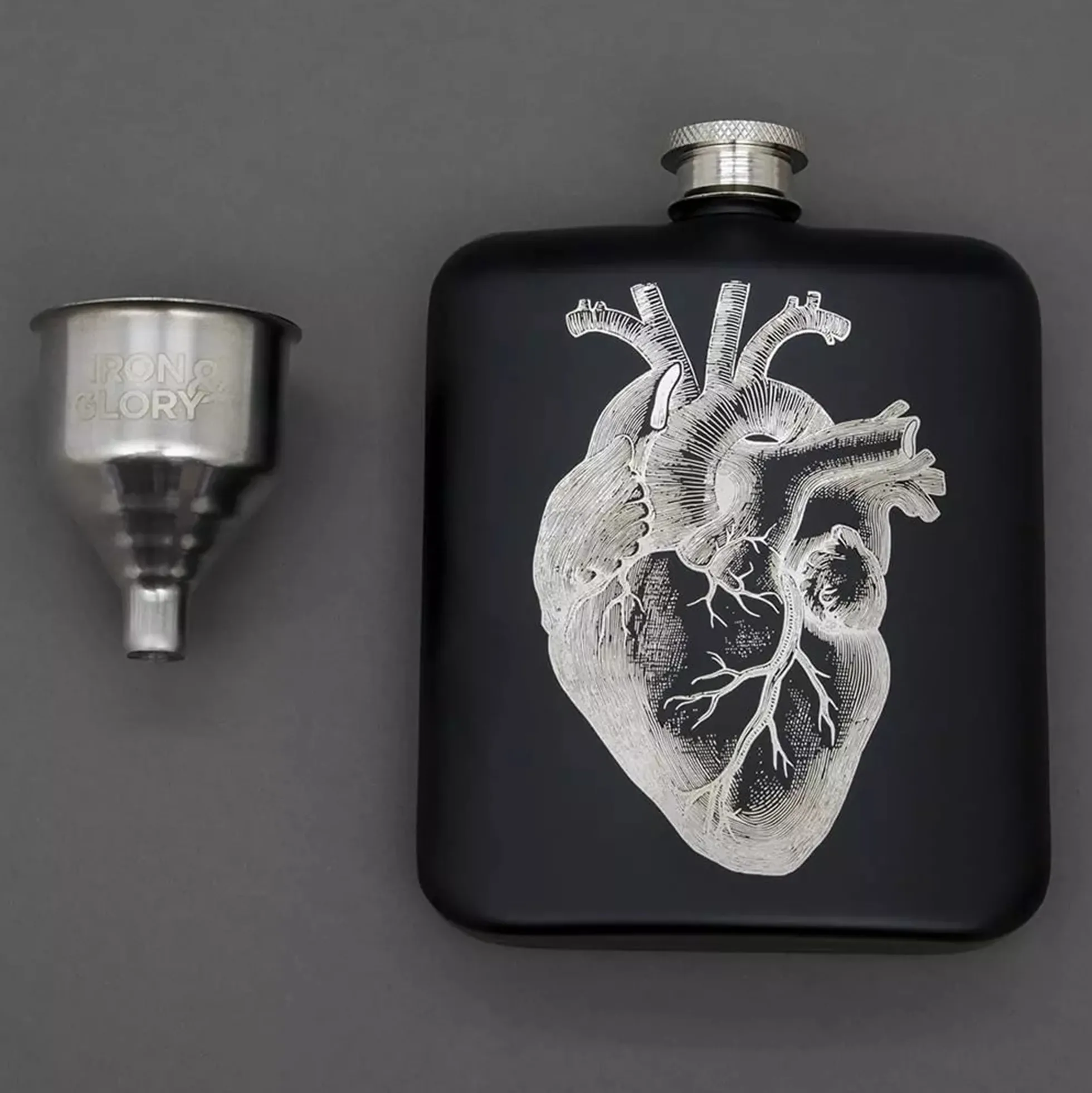 For Medicinal Purposes - Flachmann mit Abbildung eines anatomischen Herzens