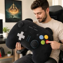 Gamepad Kissen aus Plüsch mit Steuerkreuz und bunten Knöpfen