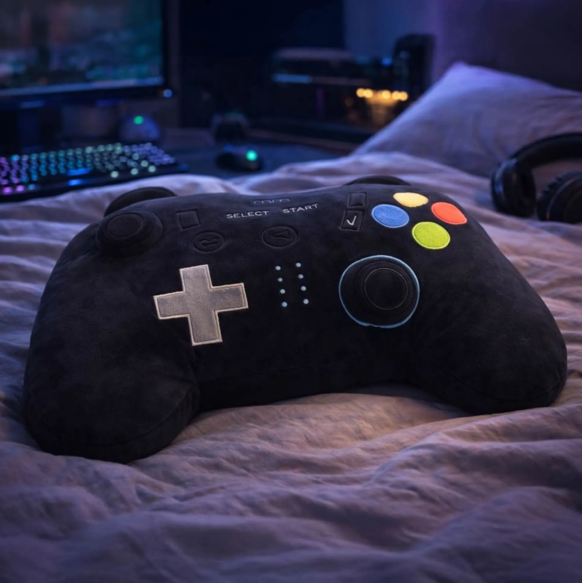 Gamepad Kissen aus Plüsch mit Steuerkreuz und bunten Knöpfen