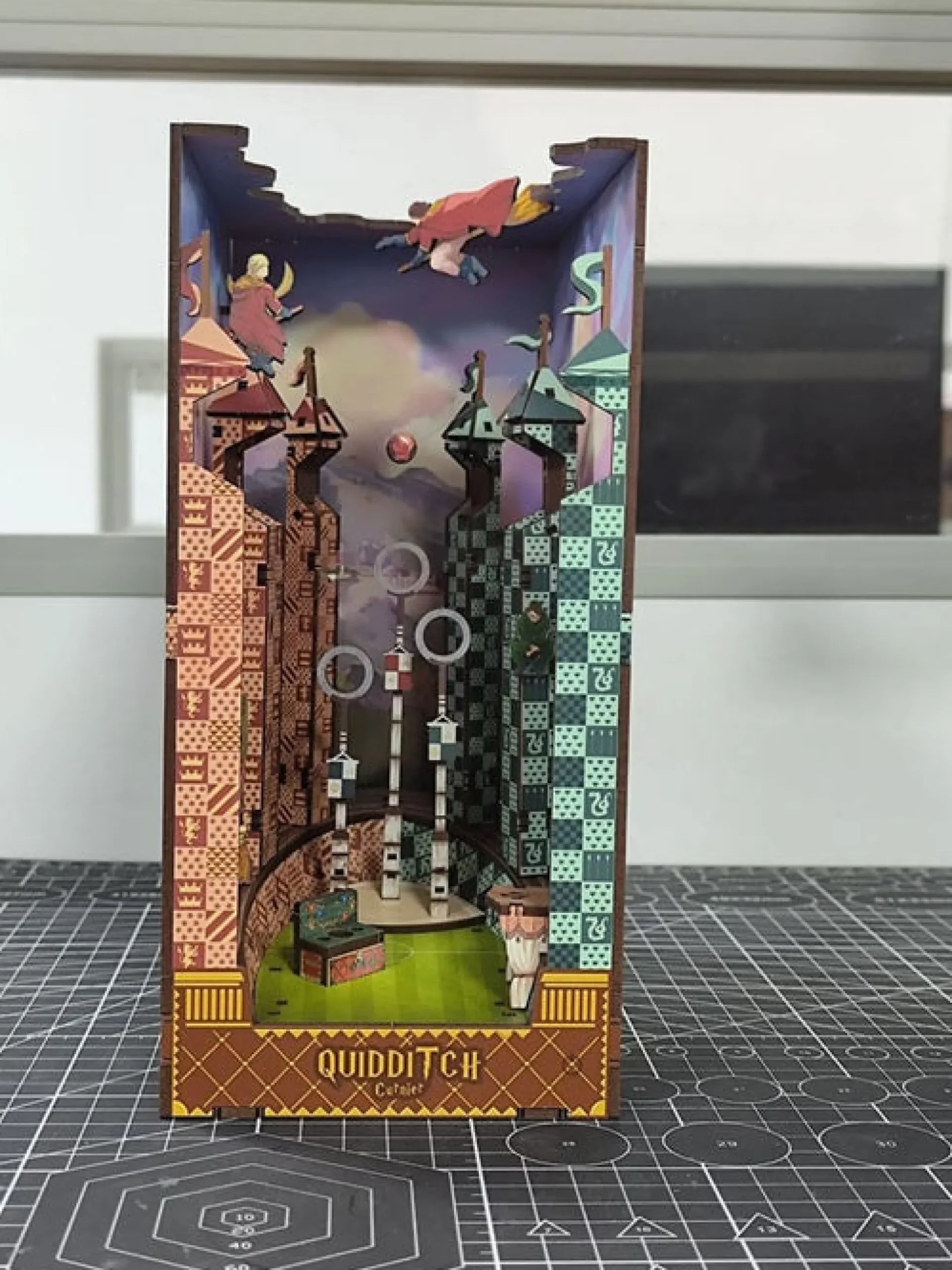 Harry Potter Book Nook Quidditch-Feld