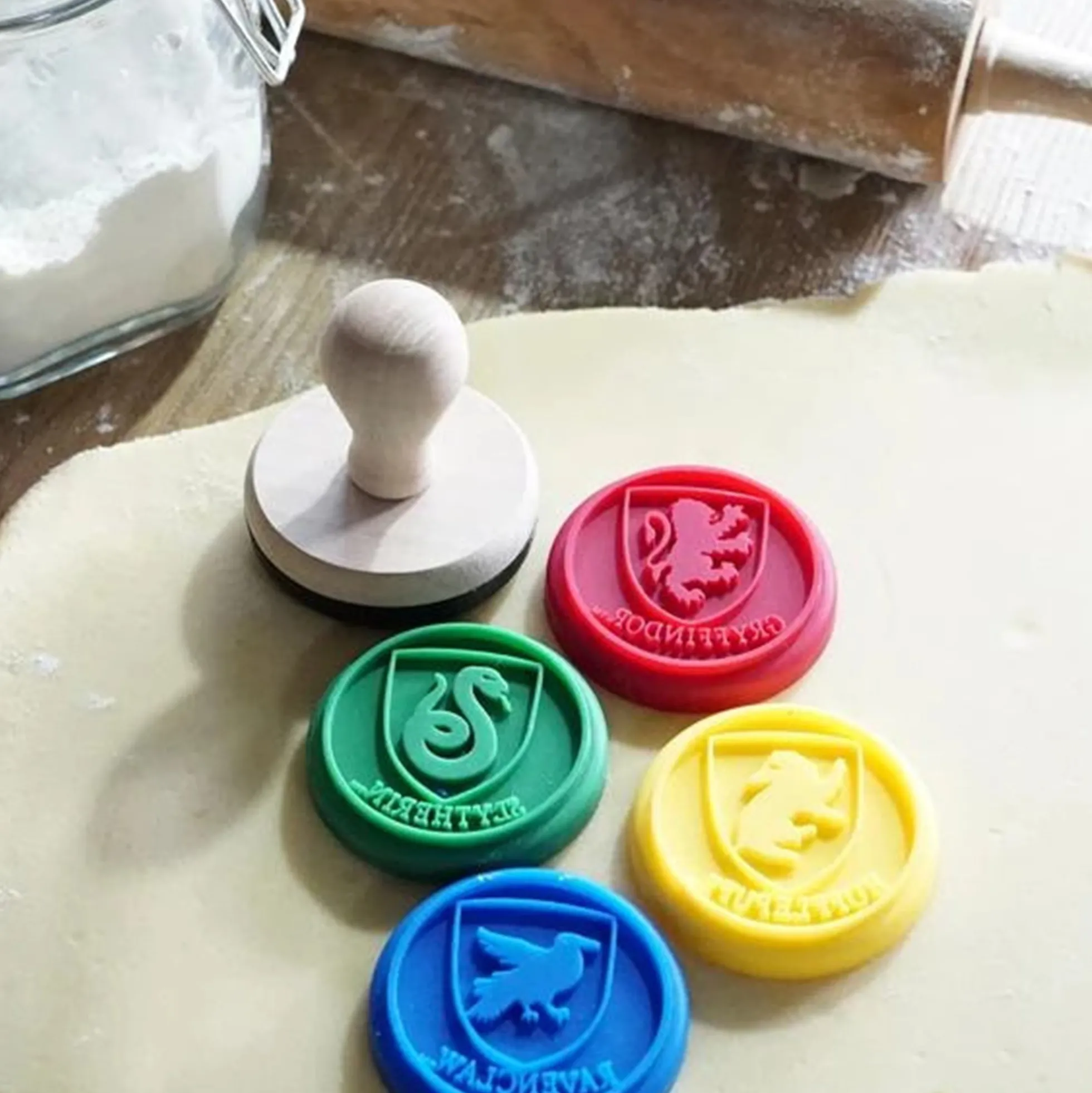 Harry Potter Keksstempel mit den Hogwarts-Hauswappen