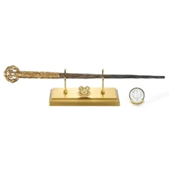 Harry Potter Zauberstab Alohomora mit Ständer und Anstecker