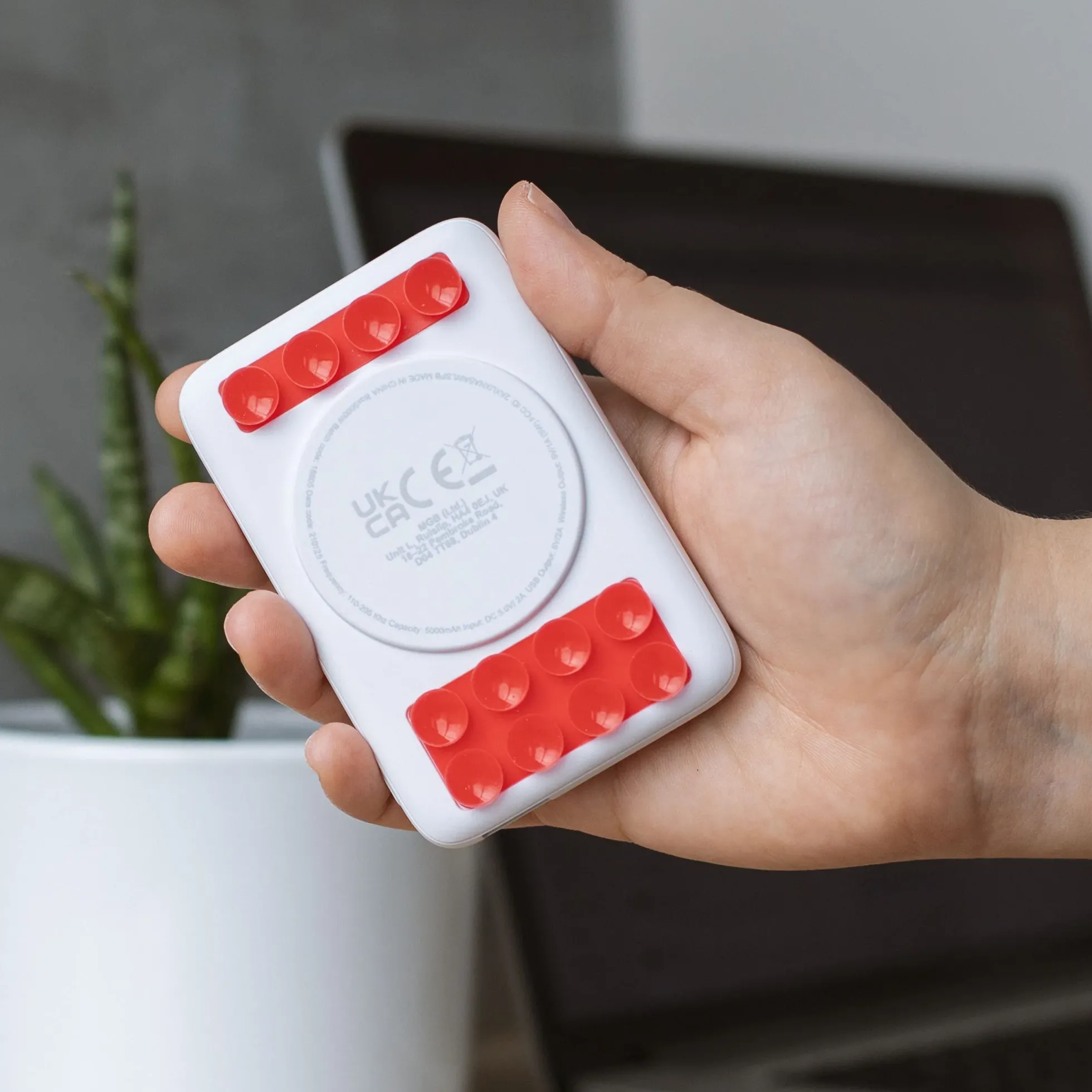 NASA Powerbank mit kabellosem Laden