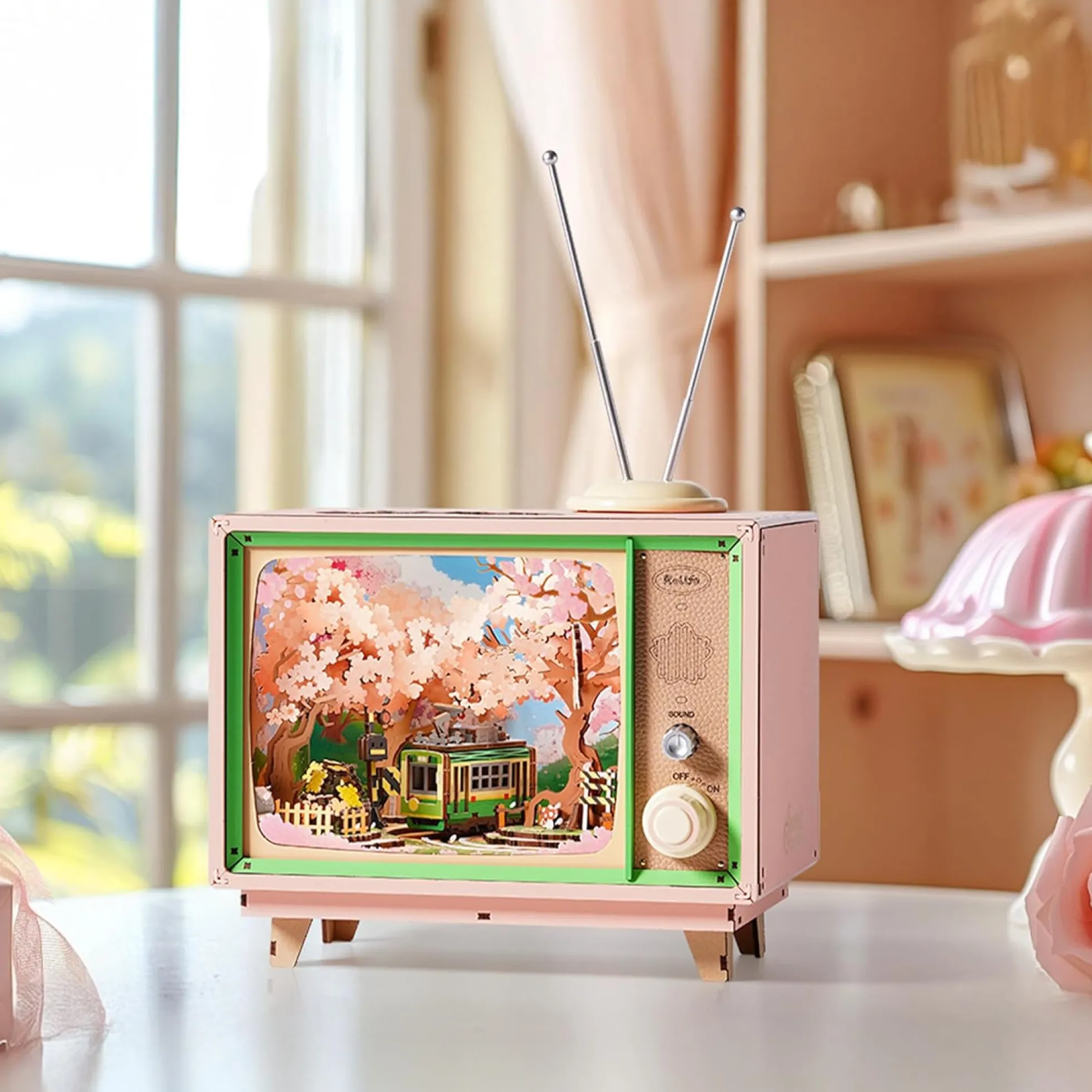 Sakura Traumtour Retro TV Spieluhr Holzbausatz